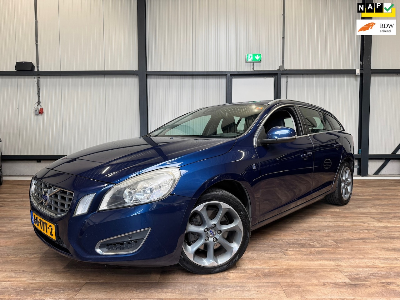Volvo V60 - 1.6 T3 Ocean Race / LEDER / NAVI / CRUISE / Stoelverwarming / - AutoWereld.nl
