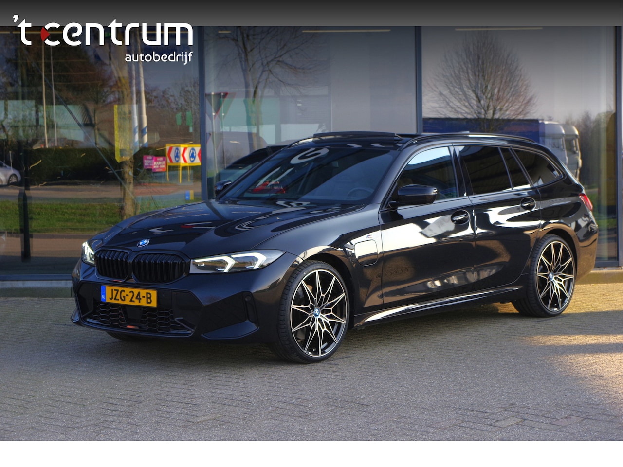 BMW 3-serie Touring - 330e 293 PK xDrive M-Sport Pro PHEV, Panoramadak, Kuipstoelen, Head-Up, Memory, Adap. Crui - AutoWereld.nl