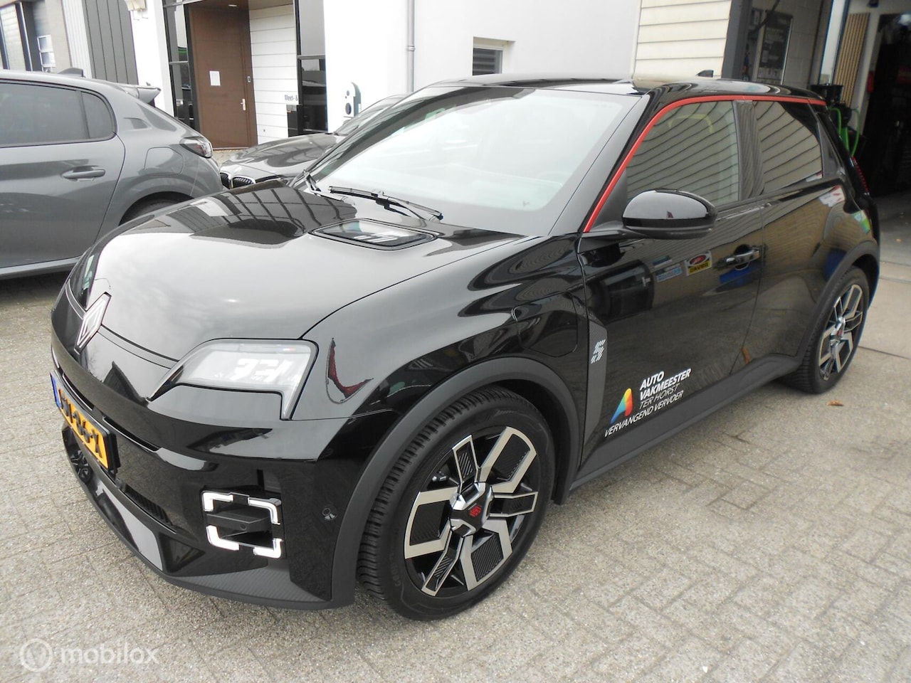 Renault 5 - urban range iconic cinq 40 kWh - AutoWereld.nl