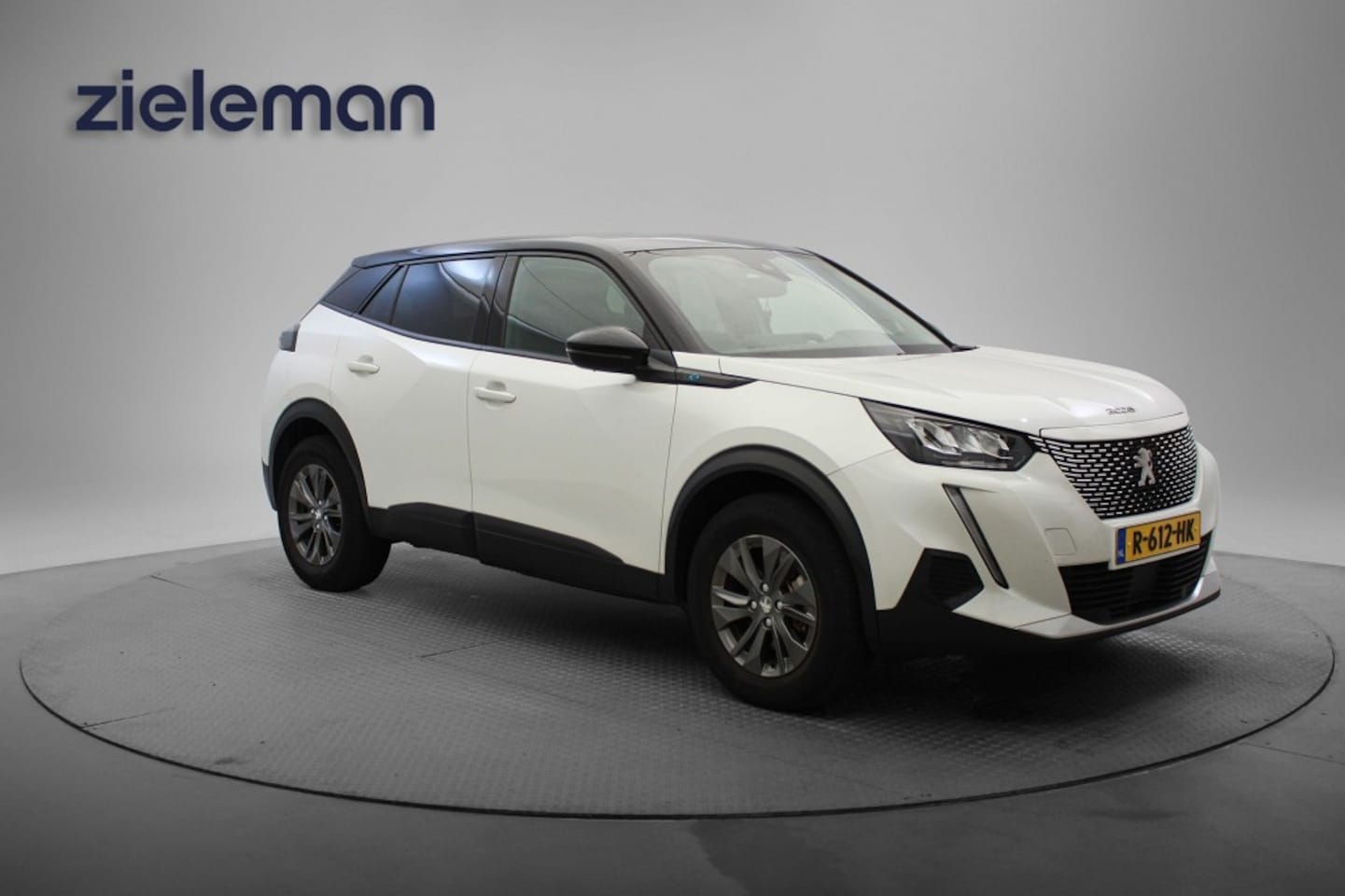 Peugeot e-2008 - 50 kWh - Carplay, Stoelverw. SOH 92% - AutoWereld.nl