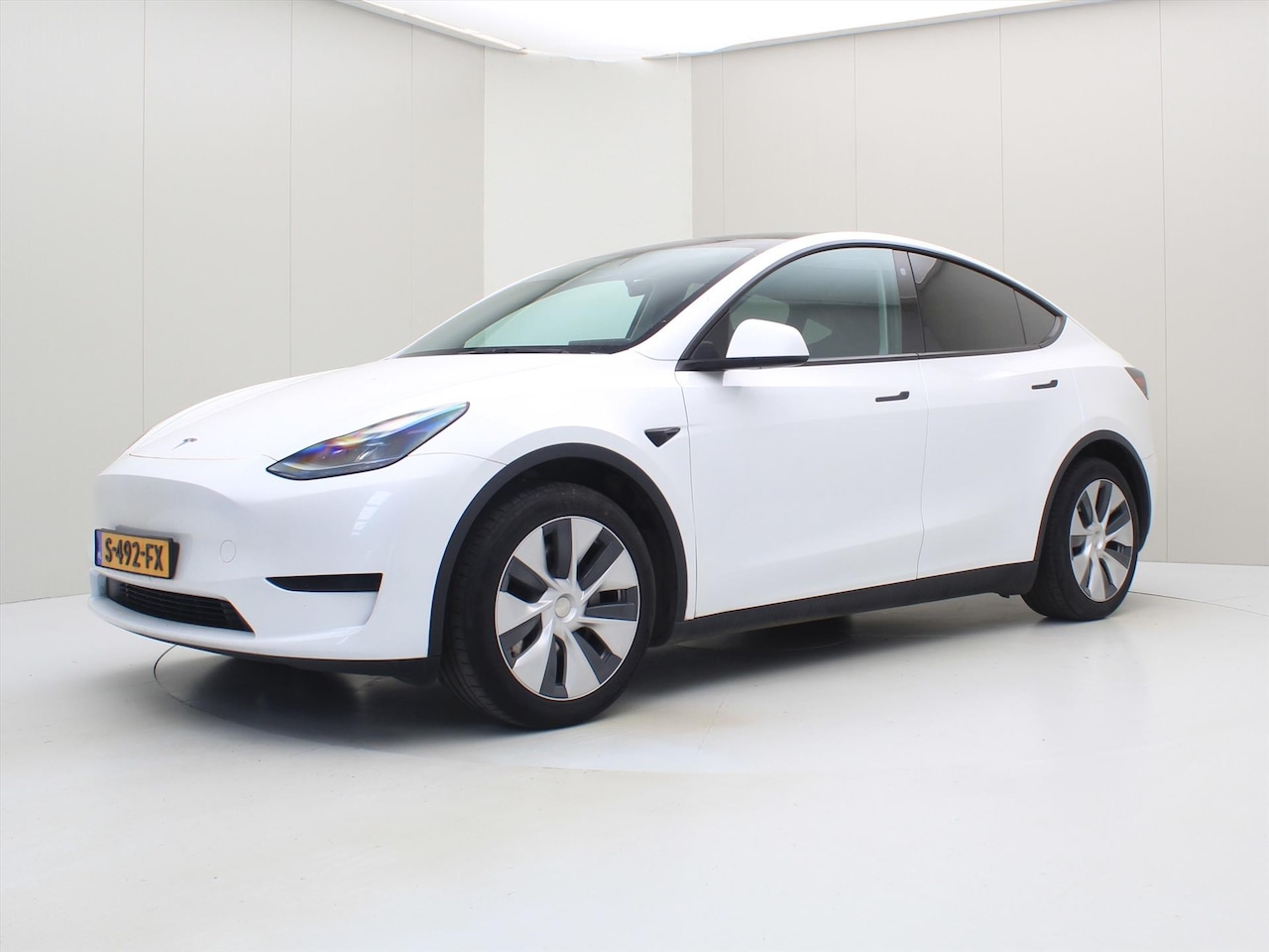 Tesla Model Y - Standard RWD Plus 351pk [ LFP ACCU+AUTOPILOT+19 INCH+PREMIUM AUDIO - AutoWereld.nl