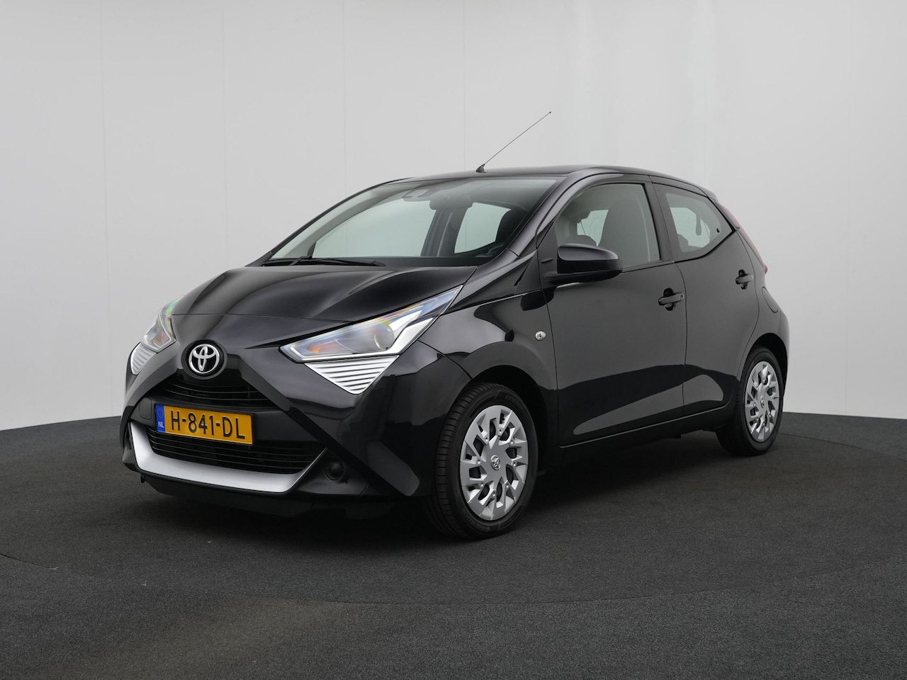 Toyota Aygo - 1.0 VVT-i x-play 1.0 VVT-i x-play - AutoWereld.nl