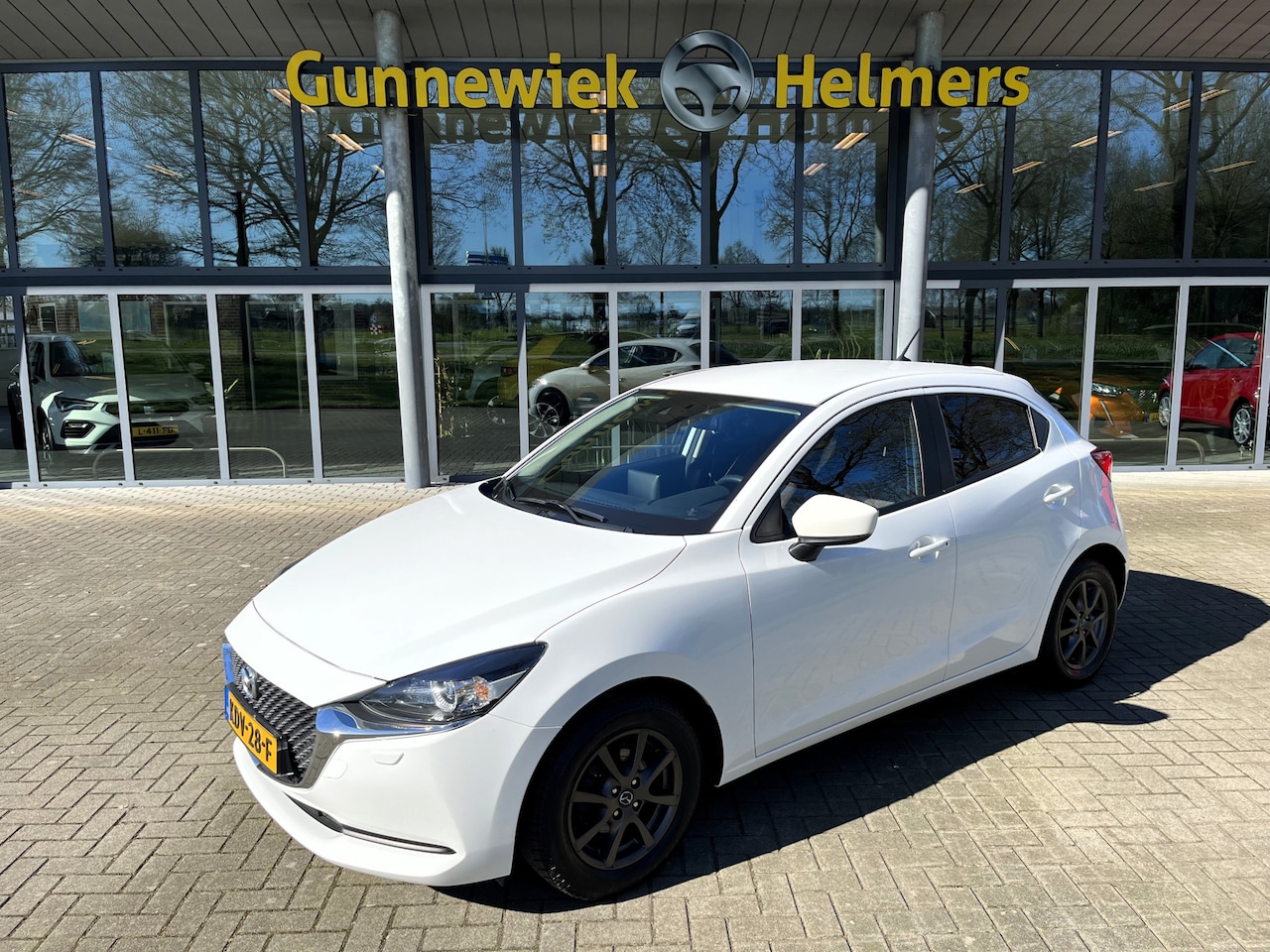 Mazda 2 - 1.5 Skyactiv-G Luxury | AUTOMAAT | AIRCO | CARPLAY | CRUISE | LANE ASSIST | NAVI | PDC ACH - AutoWereld.nl