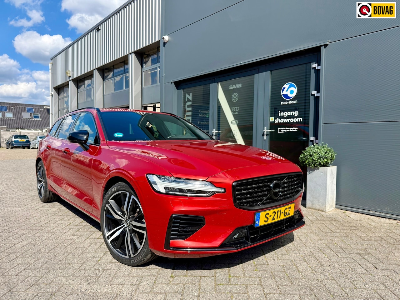 Volvo V60 - 2.0 T8 Recharge AWD R-Design 2.0 T8 Recharge AWD R-Design - AutoWereld.nl