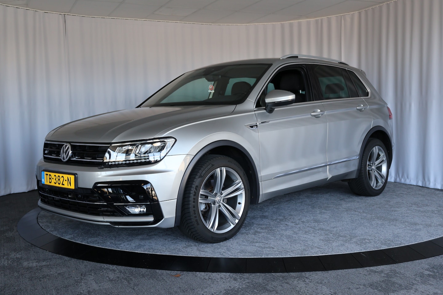 Volkswagen Tiguan - 1.4 TSI 4Motion Highline R-line, Camera, Trekhaak - AutoWereld.nl