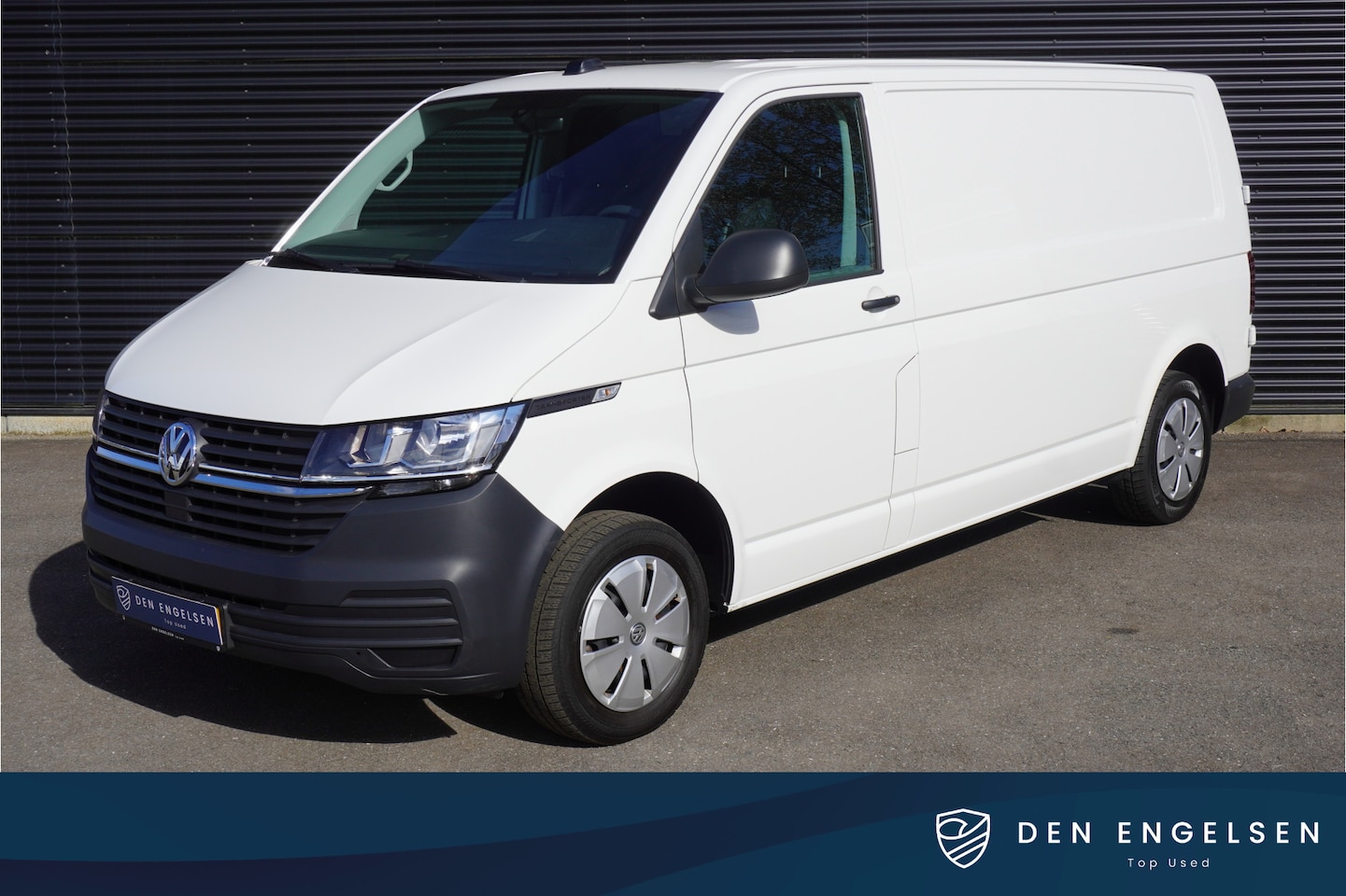 Volkswagen Transporter - L2H1 110pk Apple Carplay Navigatie Trekhaak Cruise control 3-Zits - AutoWereld.nl