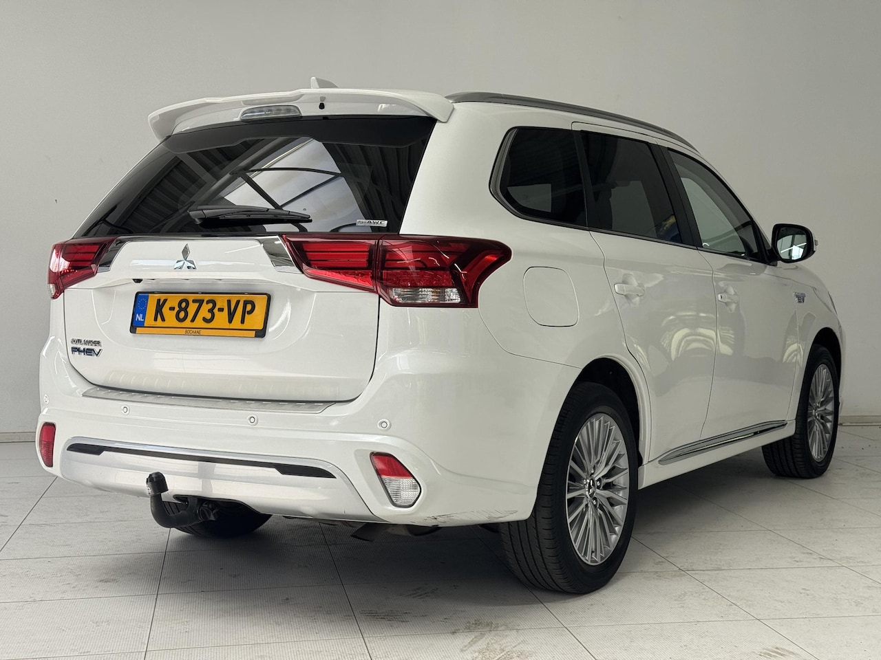 Mitsubishi Outlander - 2.4 PHEV Intense | Trekhaak | Achteruitrijcamera | Stoelverwarming | Cruise Control | - AutoWereld.nl