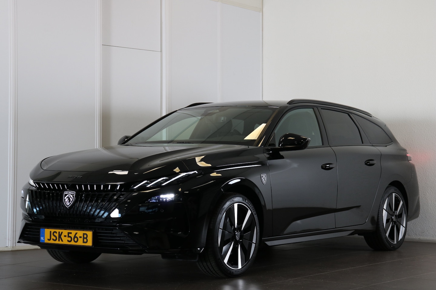 Peugeot 308 SW - GT 54 kWh | Navi | Camera | Verw. voorstoelen en stuur | PDC V+A | Keyless | Ad. cruise co - AutoWereld.nl