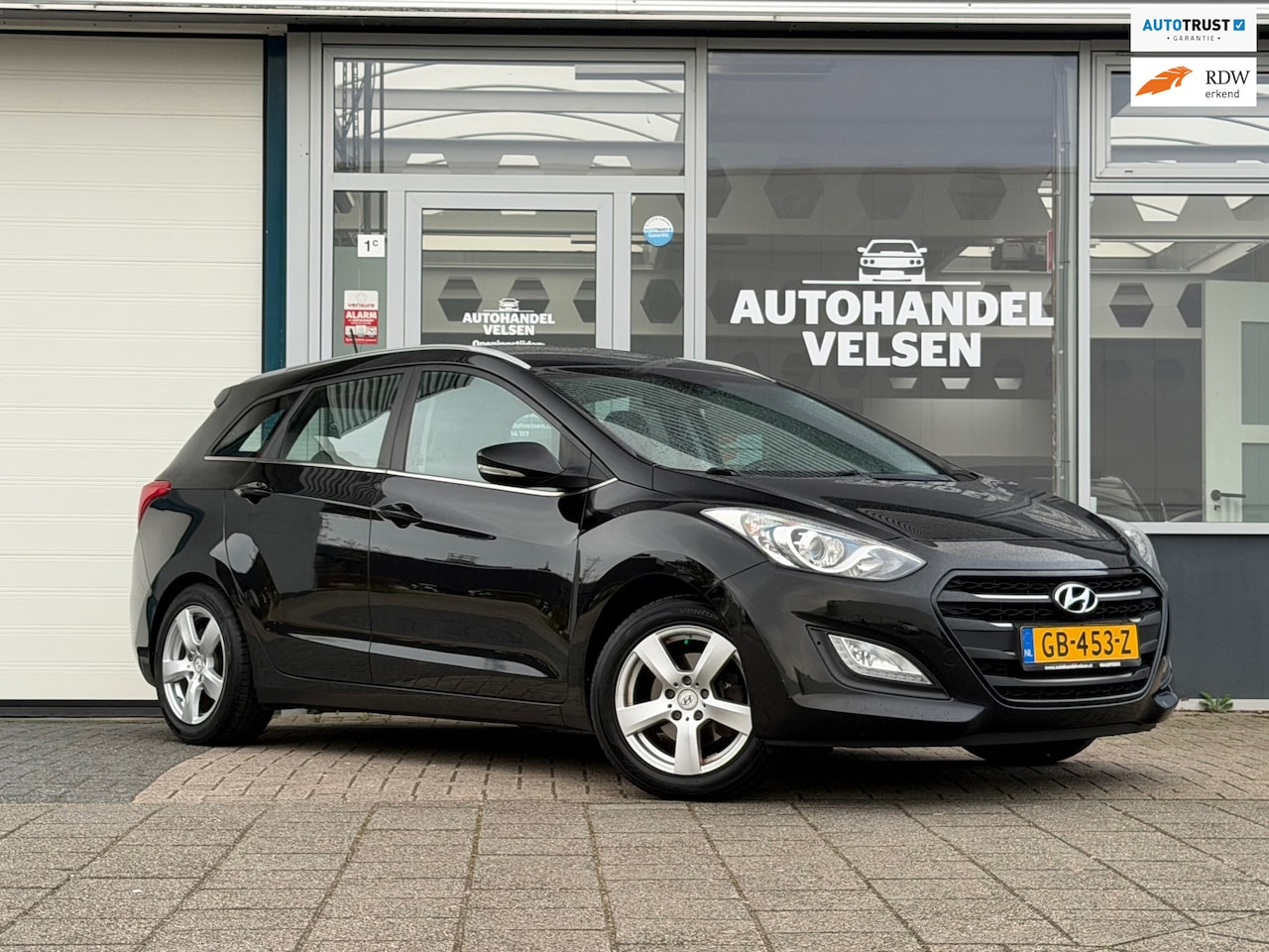Hyundai i30 Wagon - 1.6 CRDi Business Edition Navi Camera - AutoWereld.nl