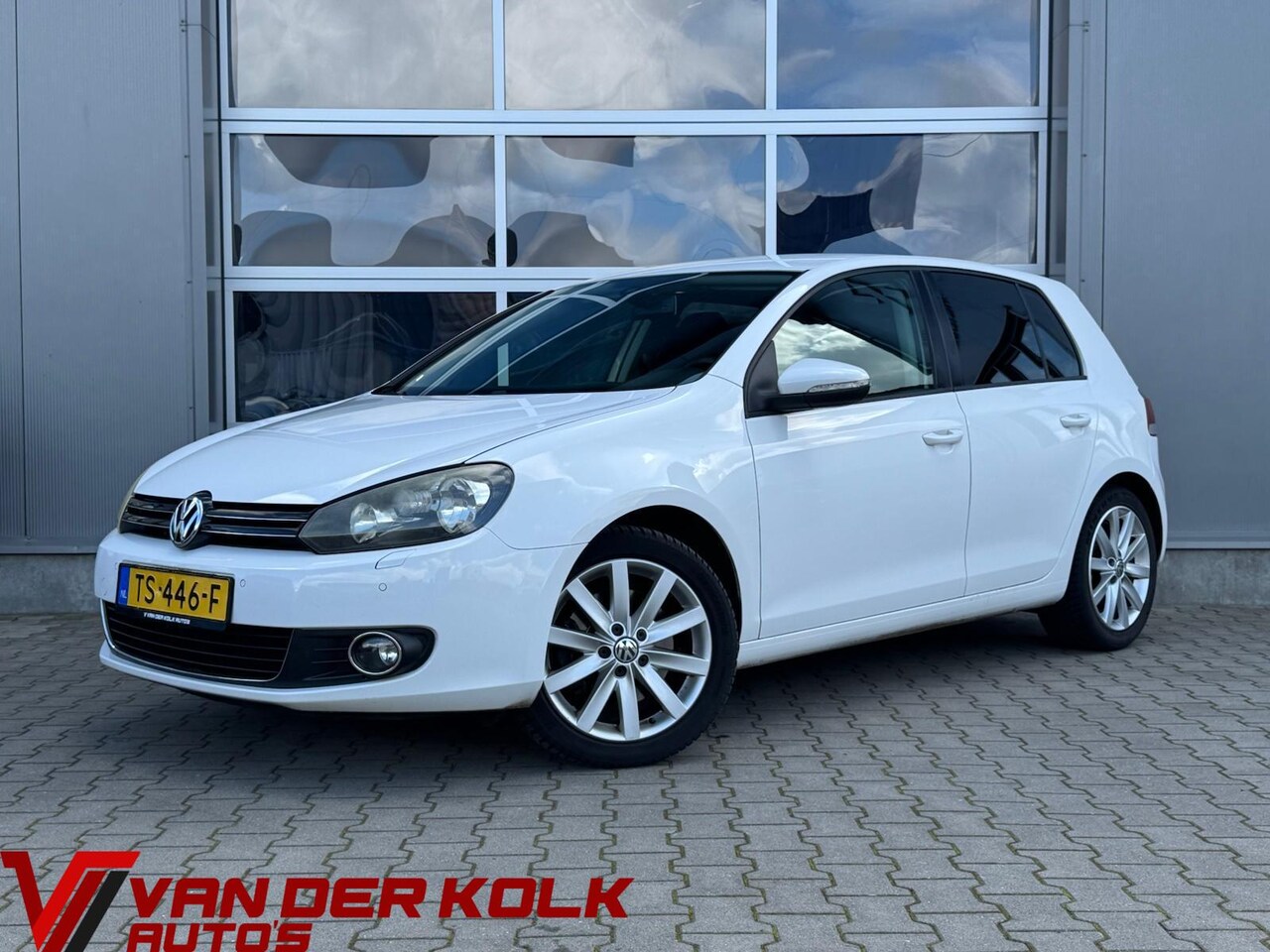 Volkswagen Golf - 1.4 TSI Highline 5 Deurs | Navigatie | Cruise | Climate | Trekhaak - AutoWereld.nl