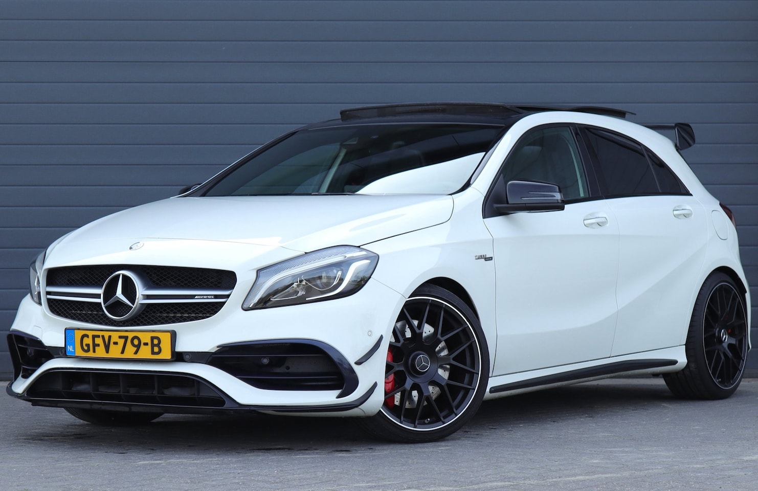 Mercedes-Benz A-klasse - AMG 45 4MATIC Schaalstoelen / Aero / Pano / - AutoWereld.nl