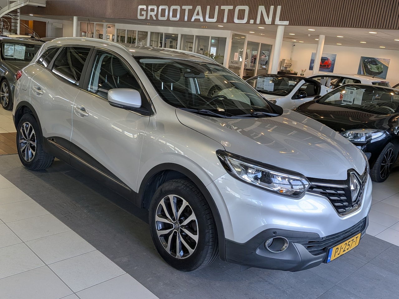 Renault Kadjar - 1.2 TCe Limited Airco, Cruise Control, Trekhaak, Stuurbekrachtiging - AutoWereld.nl