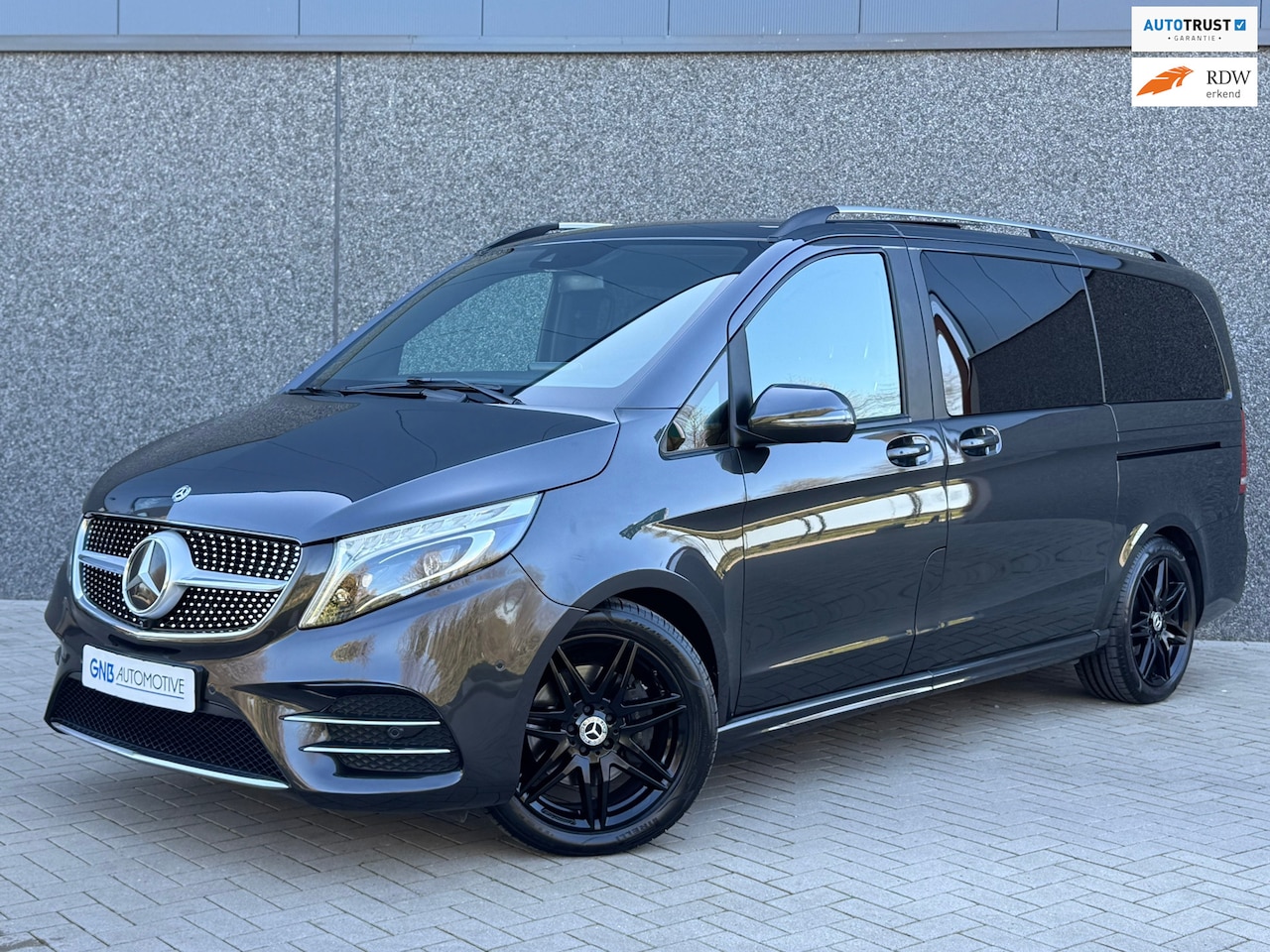 Mercedes-Benz V-klasse - 300d AMG lang DC | Pano | Trekhaak | Dodehoek assistent | Burmester | ACC | Rijstrook assi - AutoWereld.nl