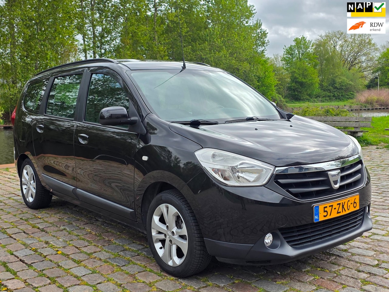 Dacia Lodgy - 1.2 TCe Prestige 7personen airco cruis control navigatie parkeer sensor - AutoWereld.nl