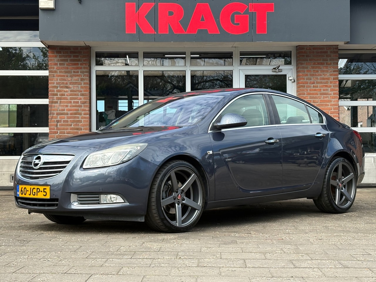 Opel Insignia - Cosmo 2.0 T 220 pk AUTOMAAT - Xenon - Leder - Zeer snel! - AutoWereld.nl