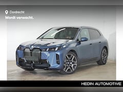 BMW iX - xDrive45 101 kWh M-Sport | 22" | Driving Assistant Professional | Trekhaak | Harman Kardon