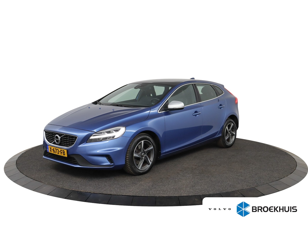 Volvo V40 - 2.0 T2 R-Design | Panorama dak | Camera | PDC | Elektrisch verstelbare stoel | Navi - AutoWereld.nl