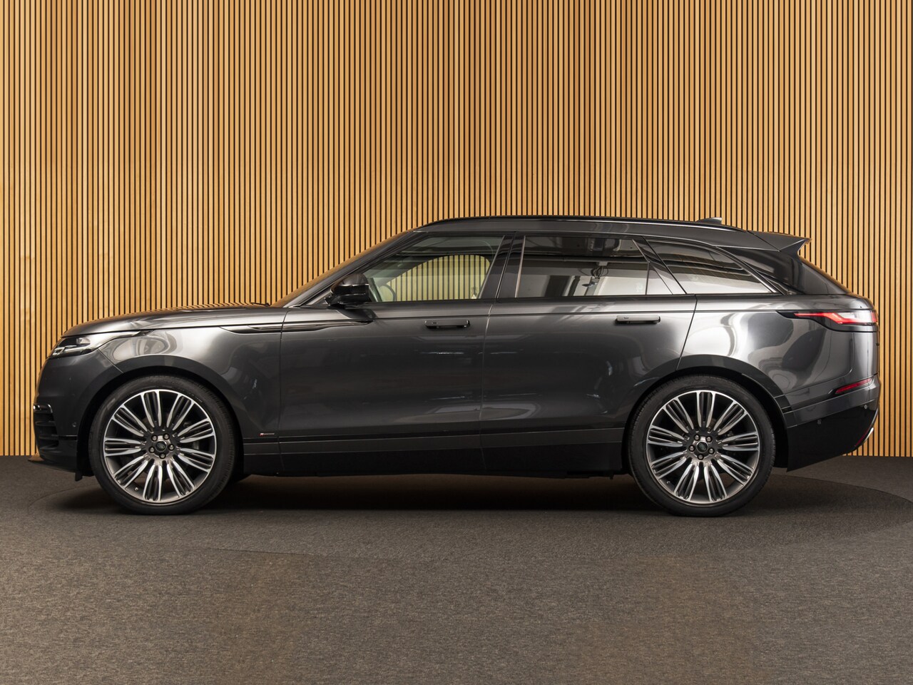 Land Rover Range Rover Velar - 3.0 V6 SC AWD R-Dynamic HSE 22" | MERIDIAN | MASSAGE | PANO | HUD - AutoWereld.nl