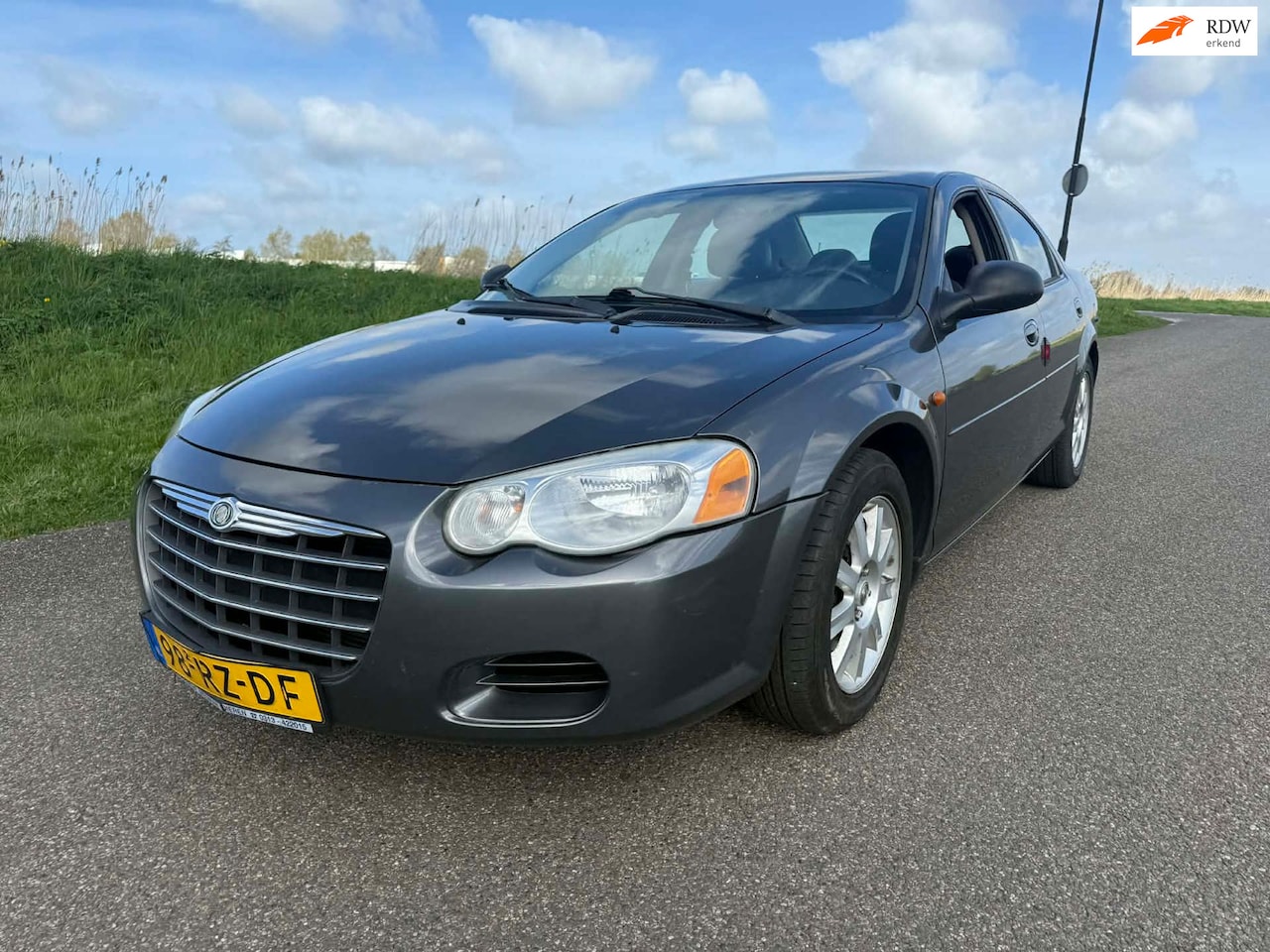 Chrysler Sebring - 2.4i AUTOMAAT ! NETTE AUTO ! INCL NW APK GARANTIE EN BEURTJE ! - AutoWereld.nl