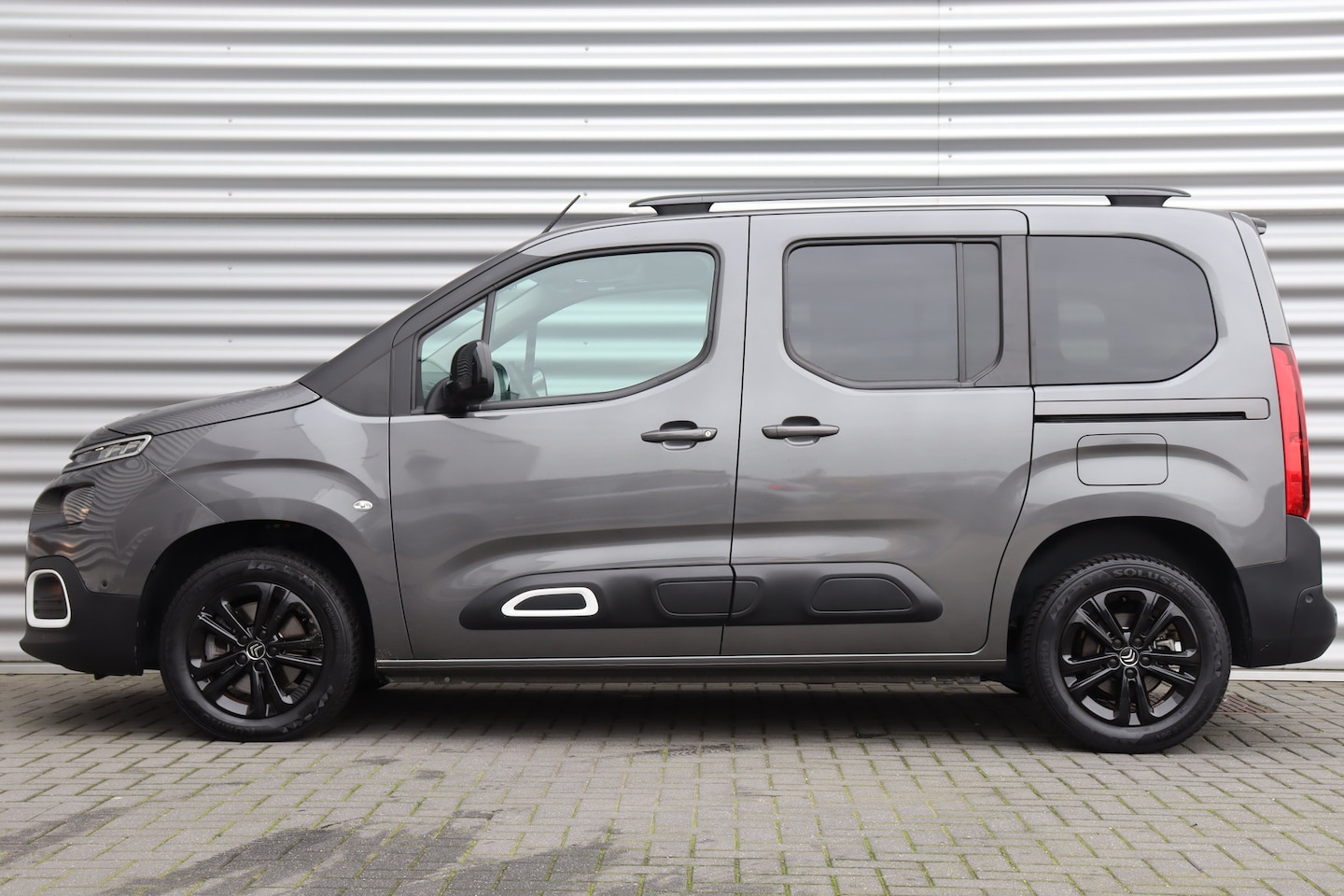 Citroën Berlingo - Citroen 1.2 PURETECH 130PK SHINE AUTOMAAT / NAVI / CLIMA / LED / PDC / 17" LMV / CAMERA / - AutoWereld.nl