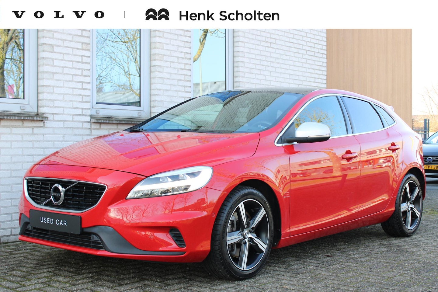 Volvo V40 - T3 Automaat Polar+ Sport | Trekhaak | Panoramadak | Parkeercamera | Verwarmbare Voorstoele - AutoWereld.nl
