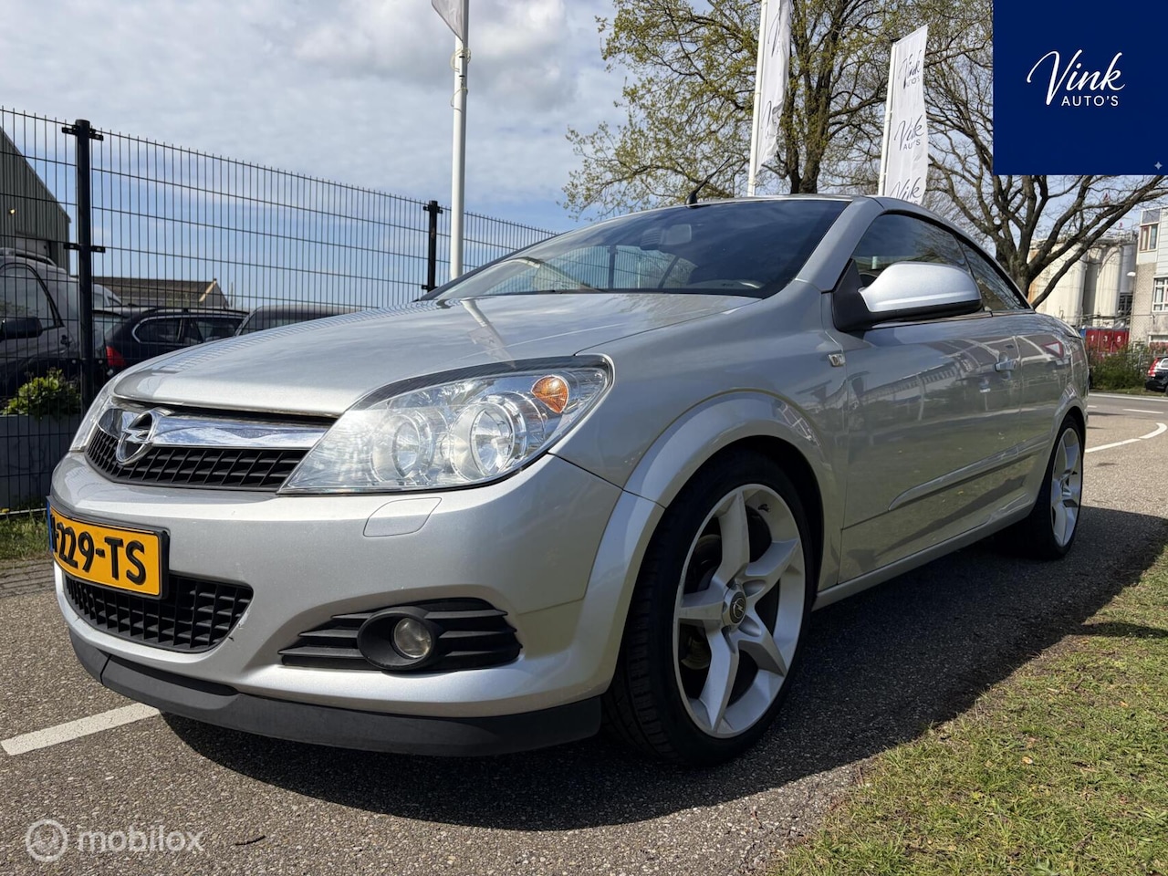 Opel Astra TwinTop - 1.6 111 Edition | Leer | Hardtop Cabrio | LM Velgen | Parkeersensoren | Stoelverwarming - AutoWereld.nl