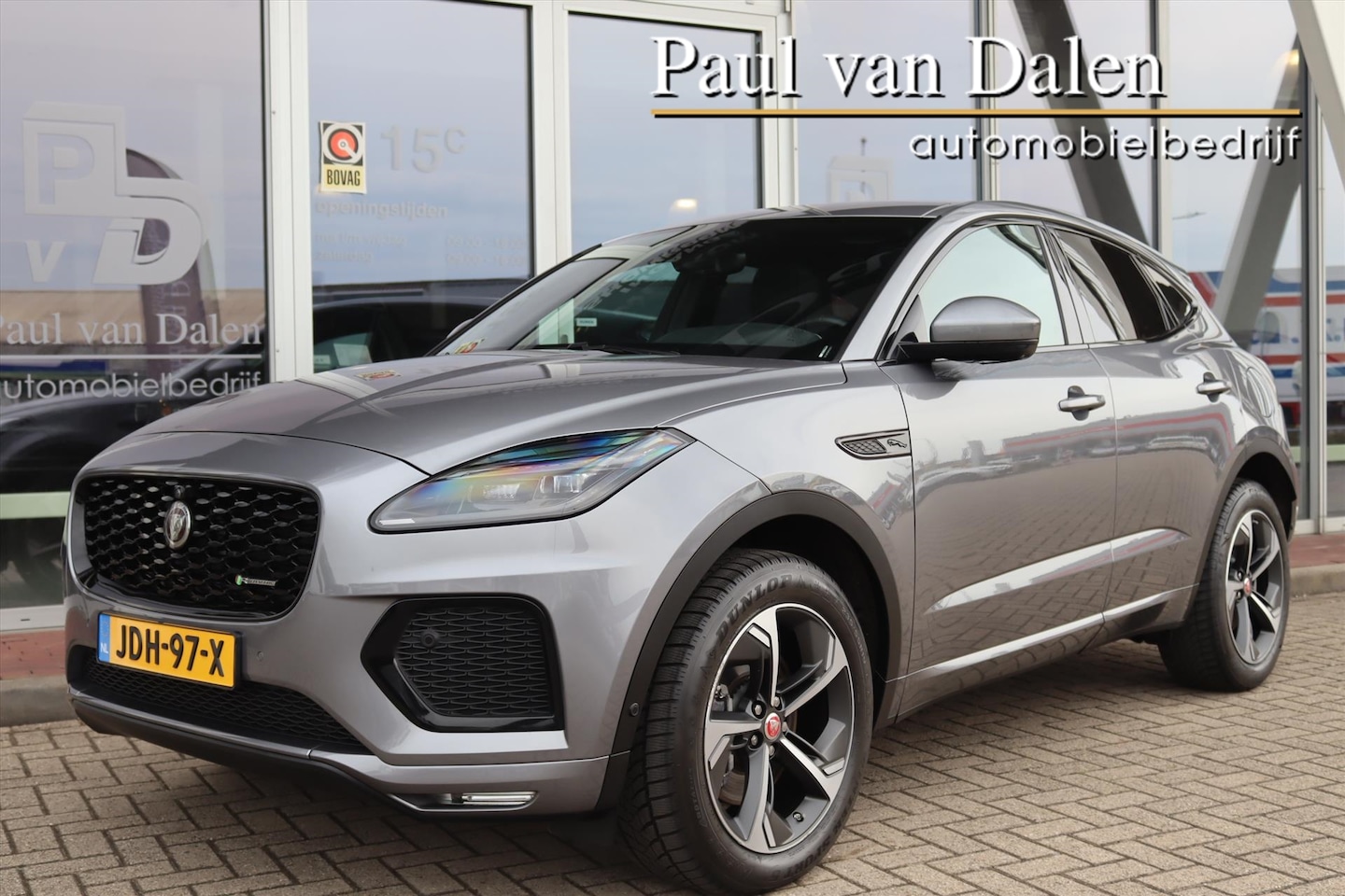 Jaguar E-Pace - 1.5 P300e 309PK AWD R-DYNAMIC SE Panodak | HiFi | | Navi | 360 Camera | Leer | Voorruitver - AutoWereld.nl