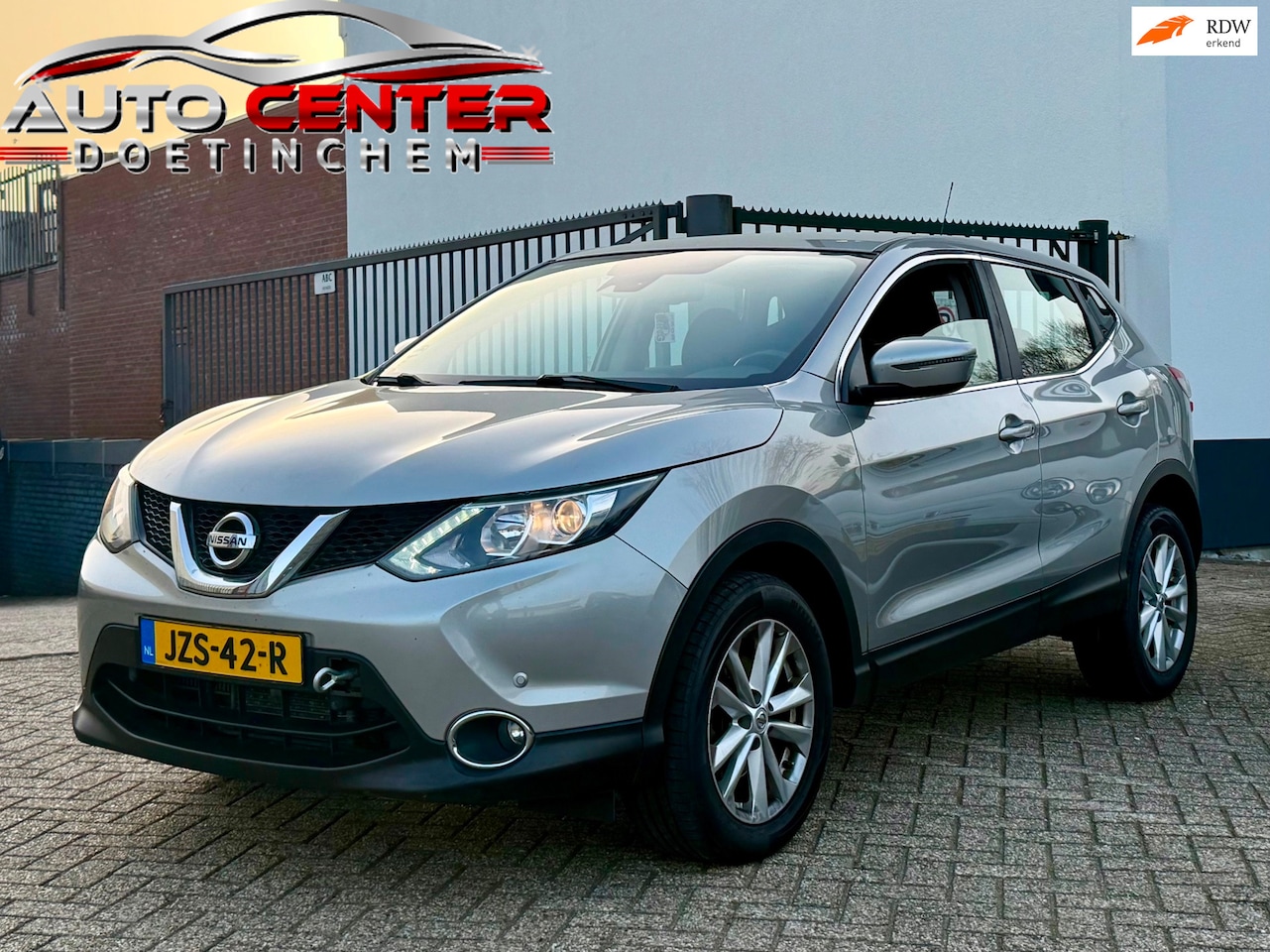 Nissan Qashqai - 1.6 dCi Acenta Automaat MOTOR KAPOT - AutoWereld.nl