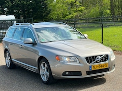 Volvo V70 - 2.0 D3 Summum /Xenon/Pano/Trekhaak/
