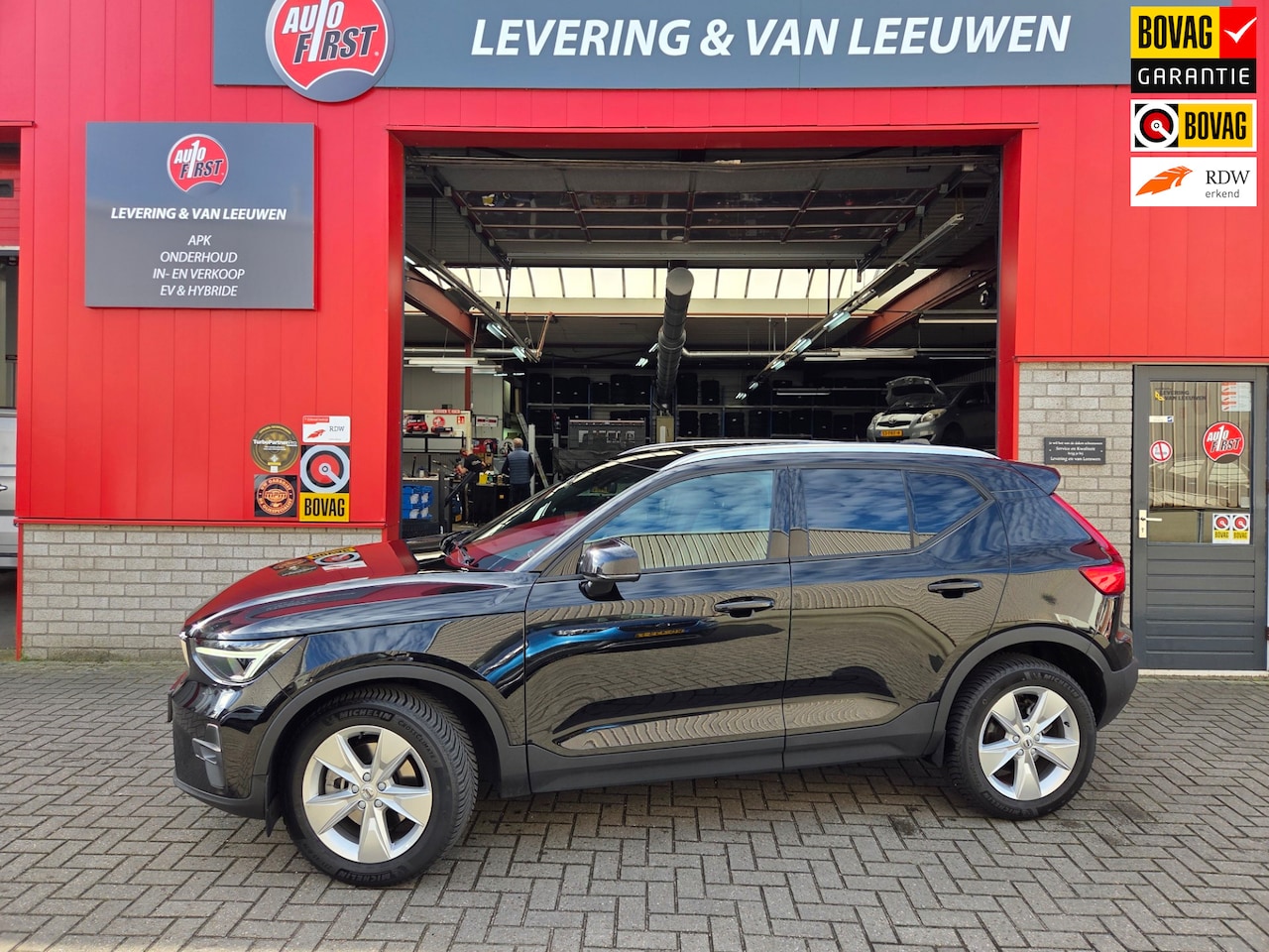 Volvo XC40 - 2.0 B3 Essential Edition Automaat/ Wegklapbare trekhaak/ Stoel en stuurverwarming/ Parkeer - AutoWereld.nl