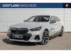 BMW 5-serie - 530e M Sport Automaat / Panoramadak / Trekhaak / Adaptief onderstel professional / Bowers