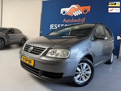 Volkswagen Touran - 1.6-16V FSI Business / bj.2006 / kleur: grijs / airco / sportvelgen / trekhaak / APK 06/20