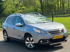 Peugeot 2008 - 1.2 PureTech Style /Uniek/NAP/Automaat/Navi/Trekhaak/