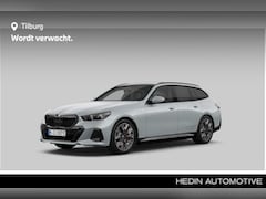 BMW 5-serie Touring - 550e xDrive M Sport Pakket Pro | Bowers & Wilkins Surround Sound System | Driving Assistan