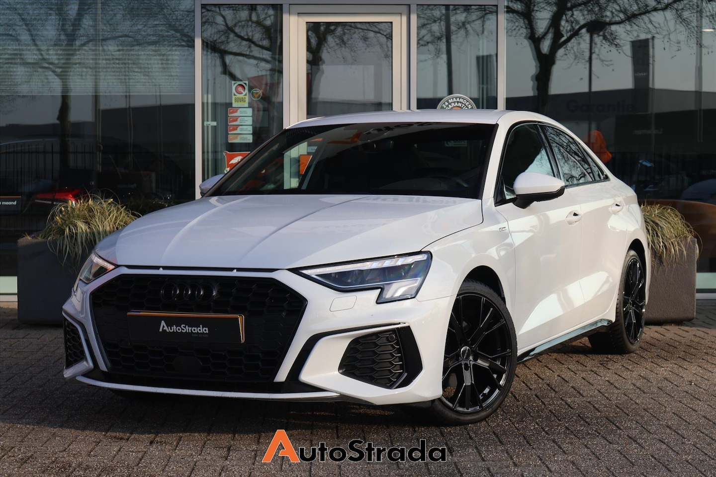 Audi A3 Limousine - 30 S-Line TFSI 110pk | Virtual | Navigatie | Climate | Cruise | Carplay | LED | Parkeersen - AutoWereld.nl