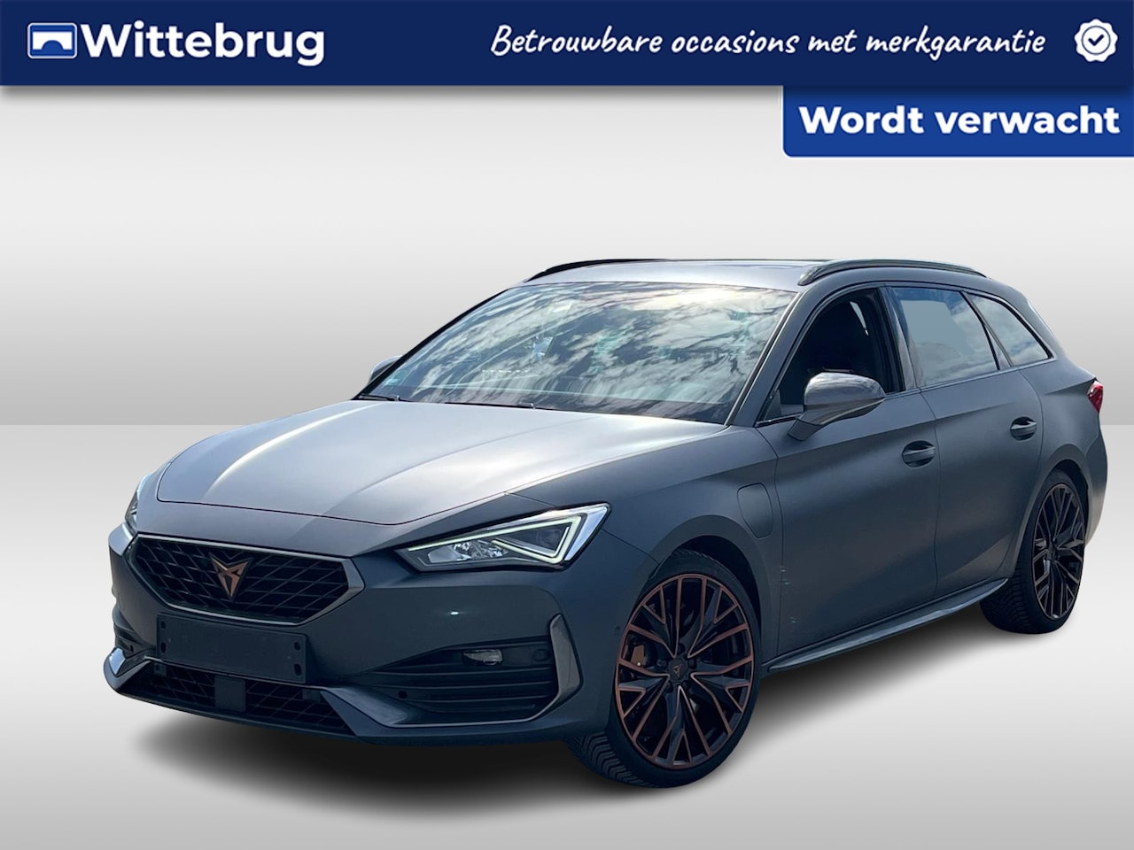 CUPRA Leon Sportstourer - 1.4 e-Hybrid 245PK Black Edition / Panoramadak / Supersport Stuur / BREMBO / Verwarmbare L - AutoWereld.nl