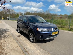 Mitsubishi Outlander - 2.4 Intense+ 7 Persoons [Pockford Fosgate Edition]