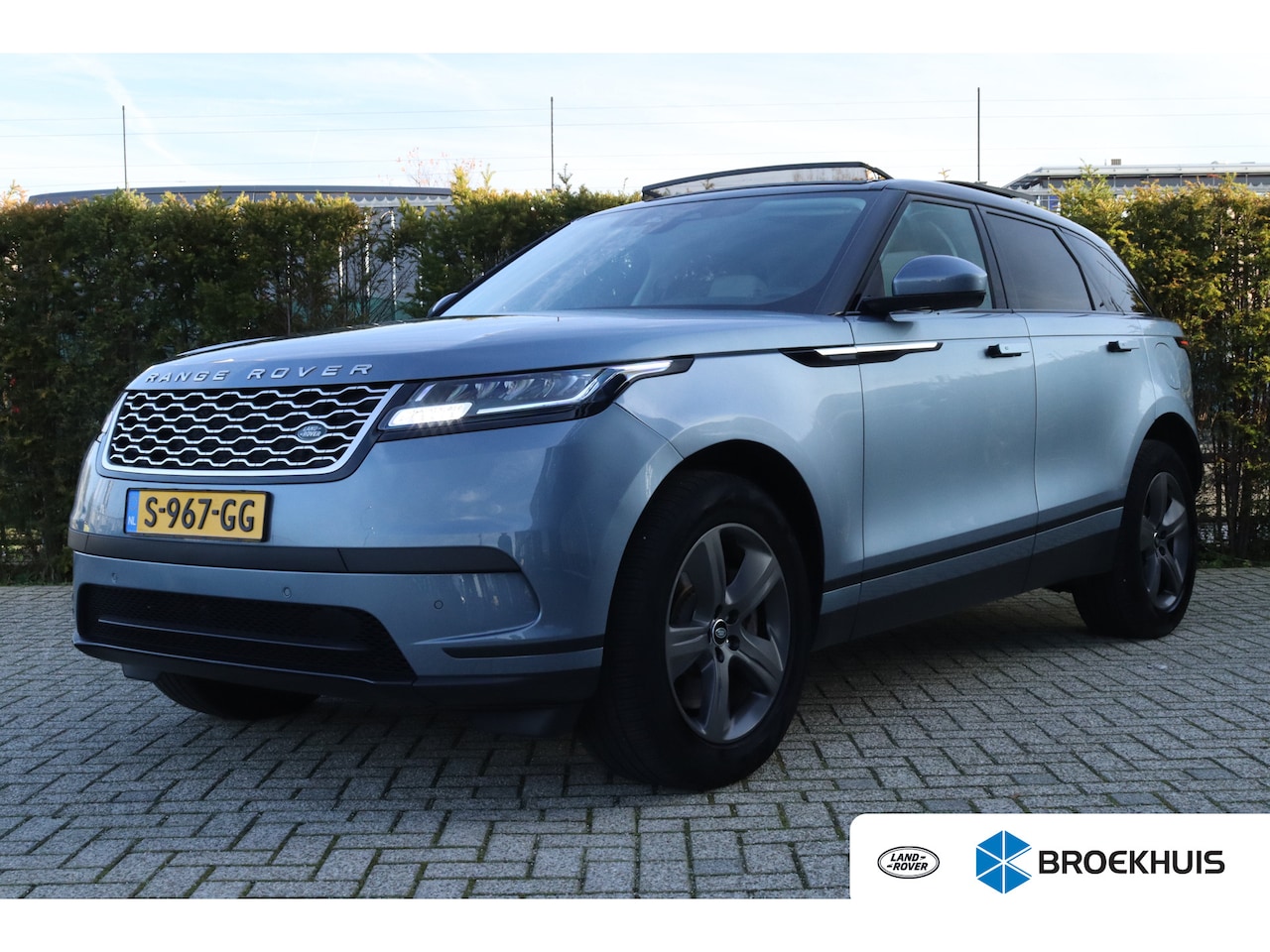 Land Rover Range Rover Velar - 2.0 P400e | NL-AUTO | Schuif/kantel dak | Keyless | Camera | Cruise Control | Stoelverwarm - AutoWereld.nl