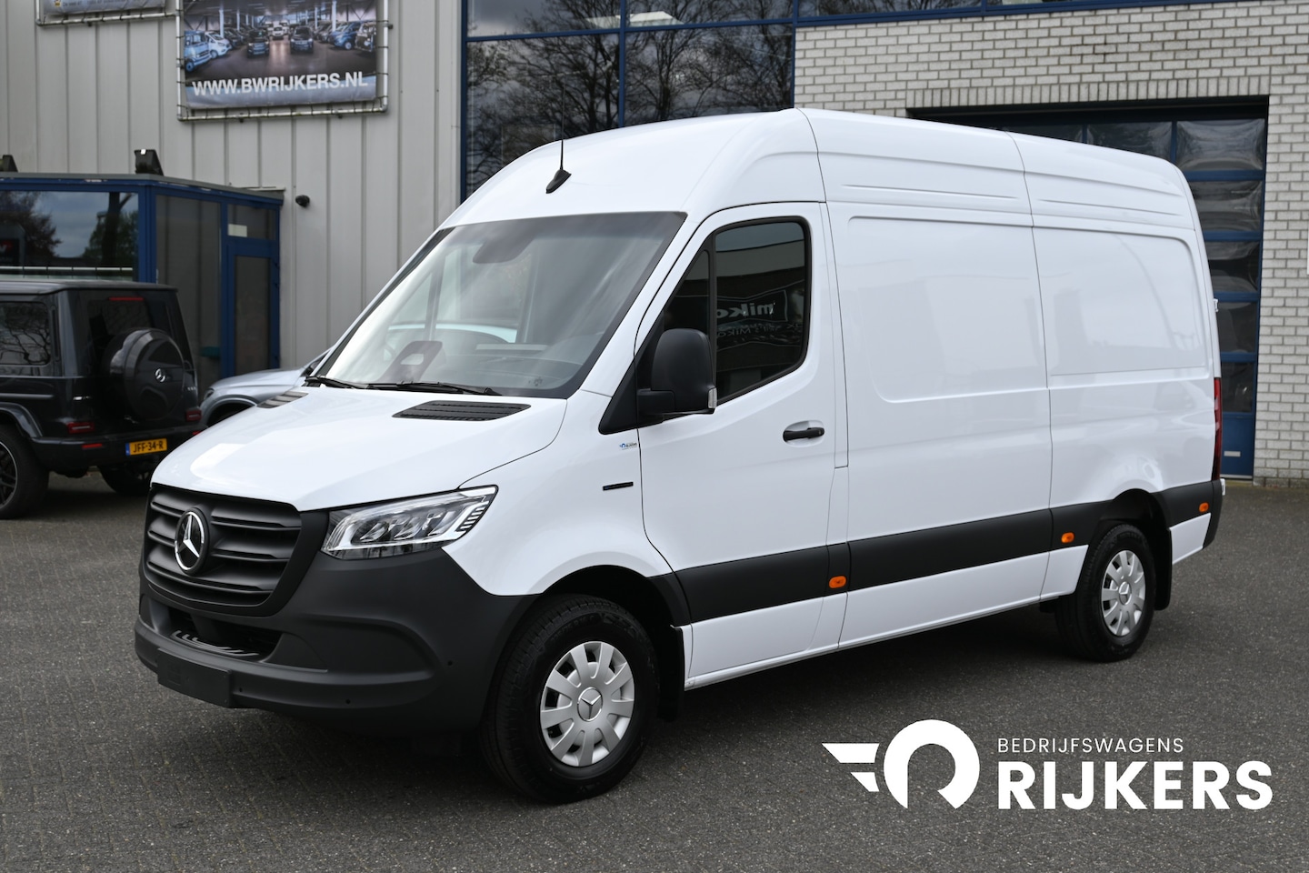 Mercedes-Benz eSprinter - 320 L2H2 Select 81kWh LED, Distronic, Smartphone integratie, Navigatie, Trekhaak, Etc. - AutoWereld.nl