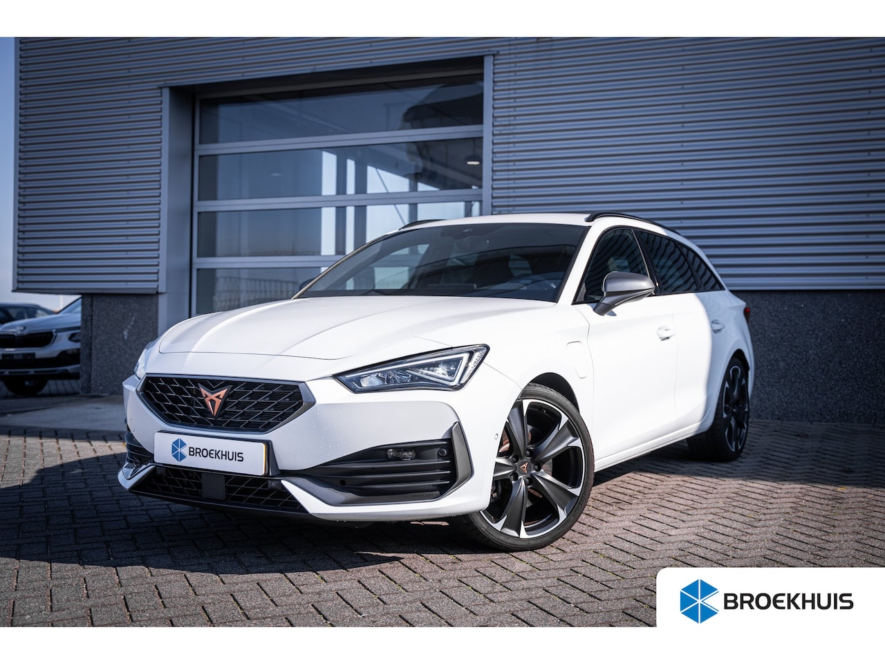 CUPRA Leon Sportstourer - 1.4 VZ e-Hybrid 245PK | Achteruitrijcamera | Full-LED koplampen | Lichtmetalen velgen 19" - AutoWereld.nl