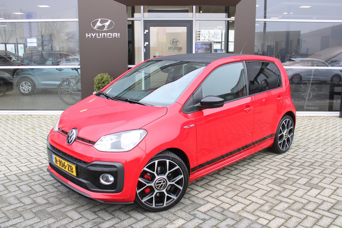 Volkswagen Up! - 1.0 TSI GTI | Cruise Control | Achteruitrijcamera | Stoelverwarming | 17 INCH | | Achterui - AutoWereld.nl