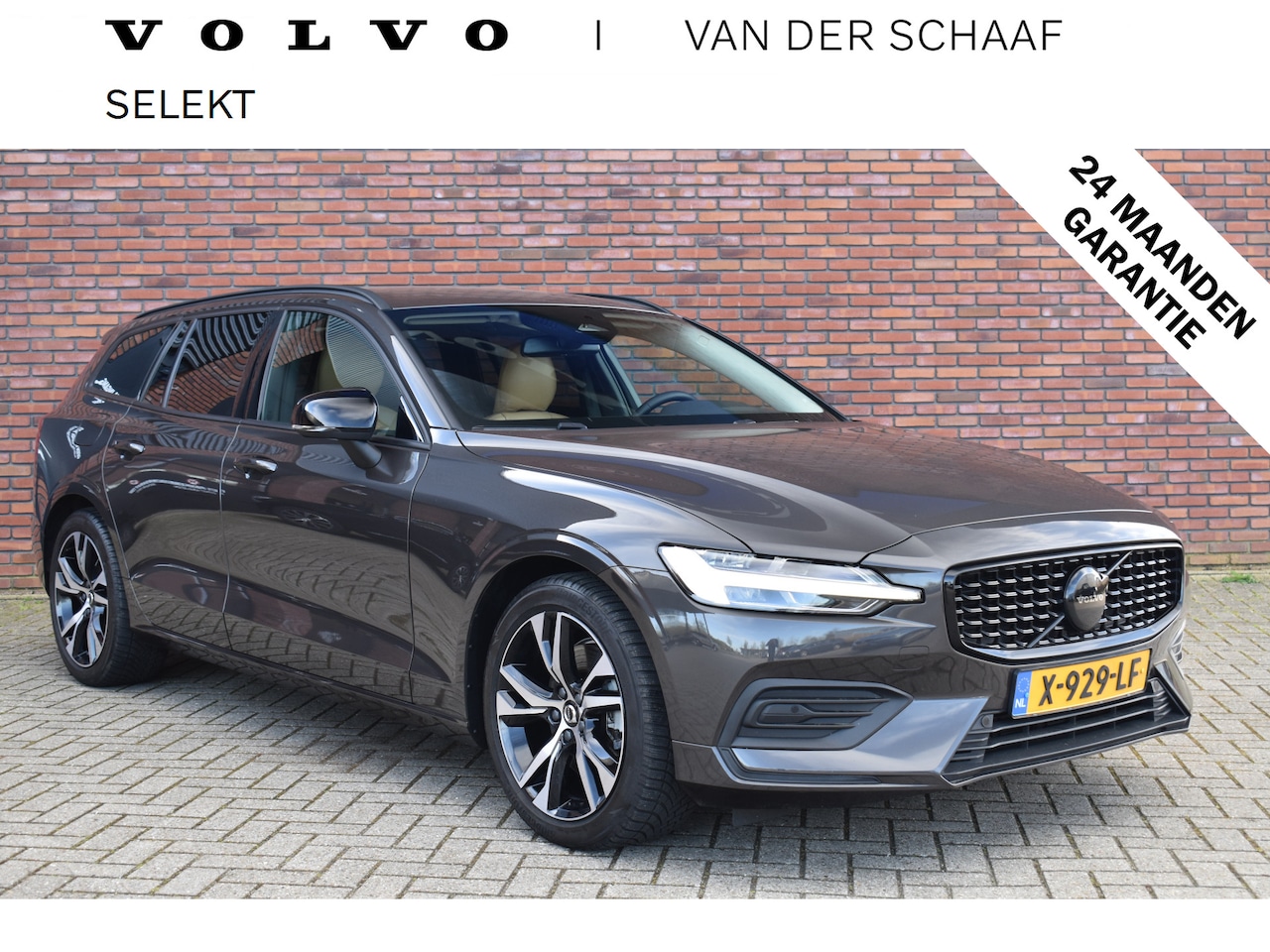 Volvo V60 - B3 177PK Essential Edition | Leder | Getint Glas | 18'' | Climate | - AutoWereld.nl