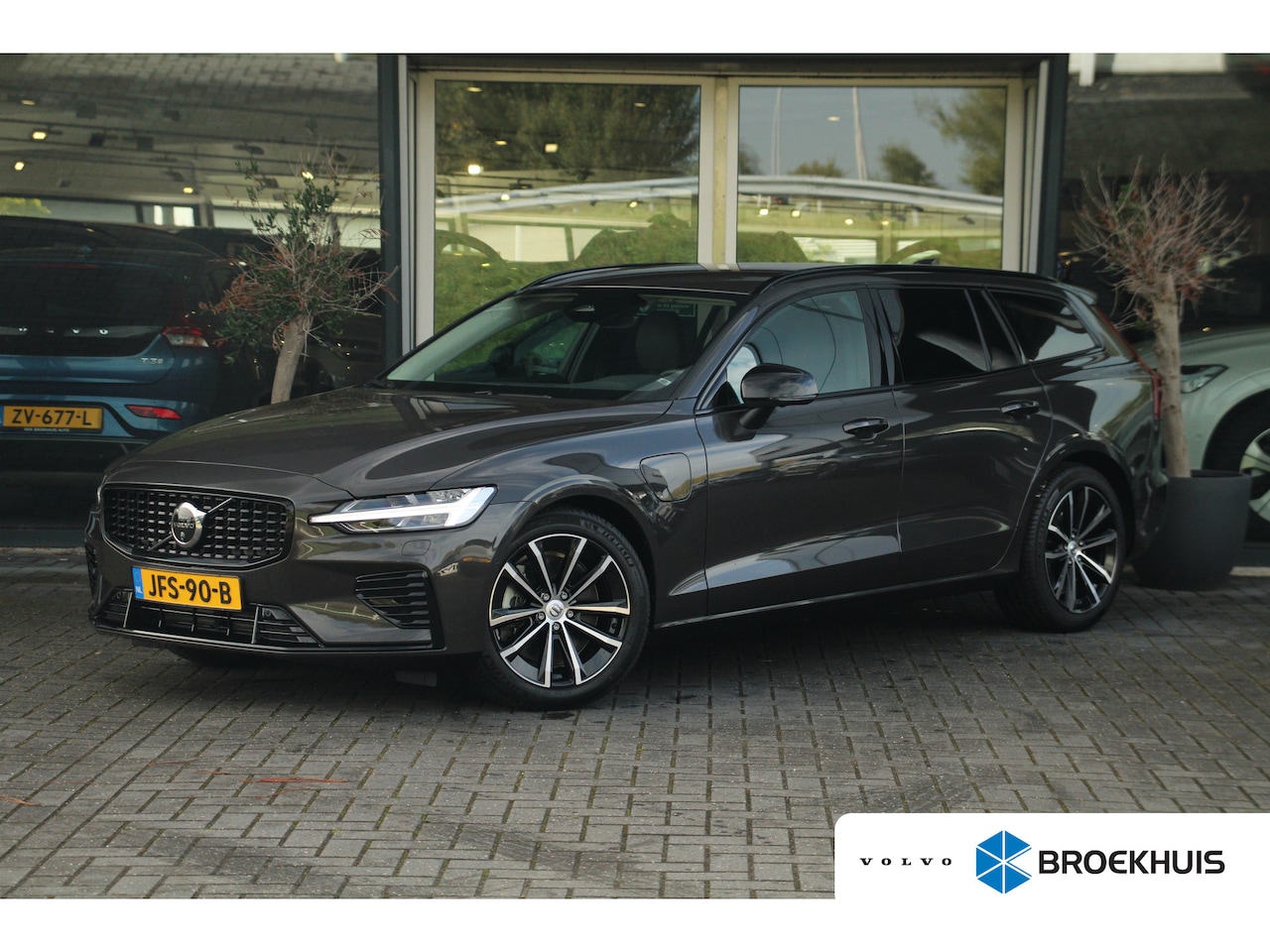 Volvo V60 - 2.0 T6 Plug-in hybrid AWD Plus Dark | Harman Kardon | 360° Camera | Full LED | Leder | Ada - AutoWereld.nl