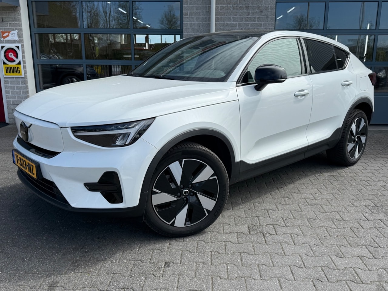 Volvo C40 - Recharge Plus 69 kWh|SOH 100%|RECENT ONDERHOUD|ALL SEASON BANDEN| - AutoWereld.nl