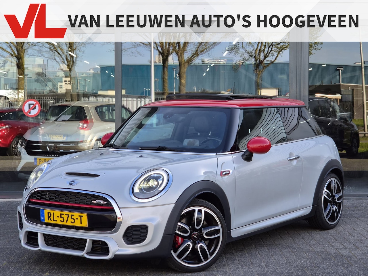 MINI John Cooper Works - Mini 2.0 Chili | Pano | Head up | JCW | Camera - AutoWereld.nl