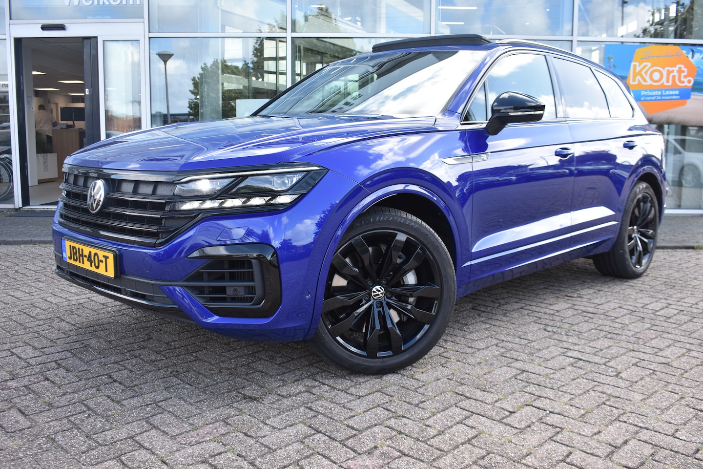 Volkswagen Touareg - 3.0 TSI eHybrid 462PK 4MOTION R | SOH 91% | ALARM | TREKHAAK | 21 INCH | LUCHTVERING | PAN - AutoWereld.nl