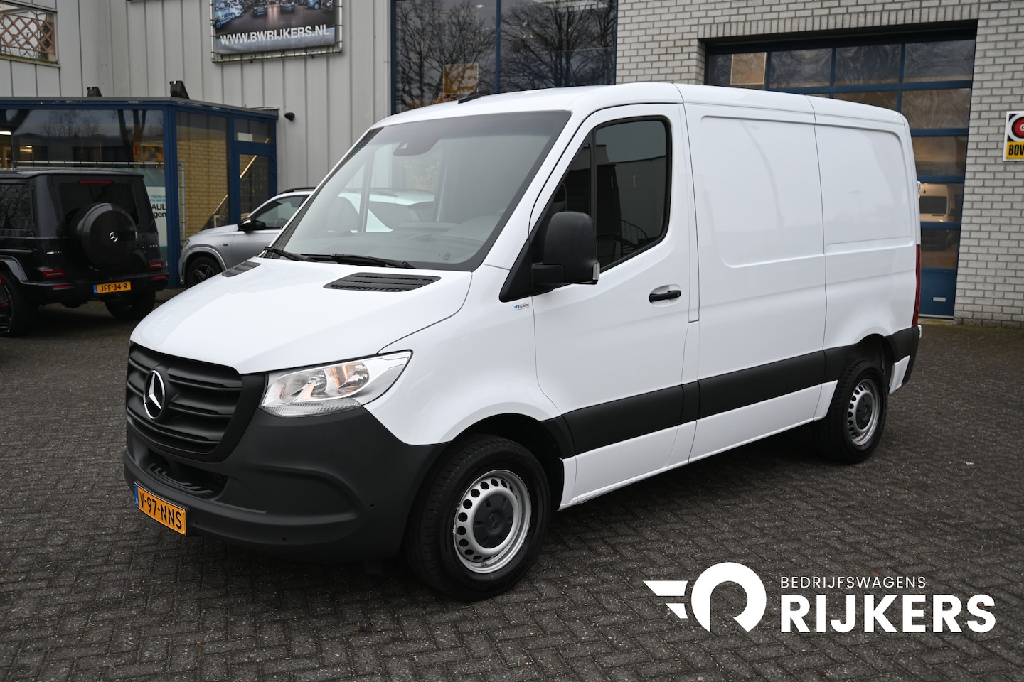 Mercedes-Benz Sprinter - 211 CDI L1H1 FWD 3000 kg Trekgewicht, MBUX navigatie met parkeerpakket, Etc. - AutoWereld.nl