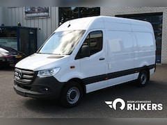 Mercedes-Benz Sprinter - 319 CDI 3.0 V6 L2H2 3500 kg Trekhaak, Geveerde stoelen, MBUX navigatie en camera