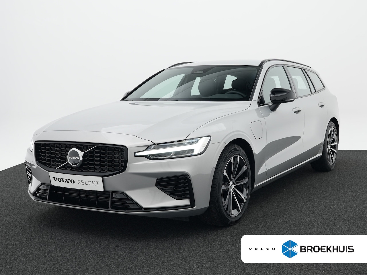 Volvo V60 - 2.0 T6 Plug-in hybrid AWD Plus Dark | 360° Camera | Harman Kardon | Nappa Sportstoelen | A - AutoWereld.nl