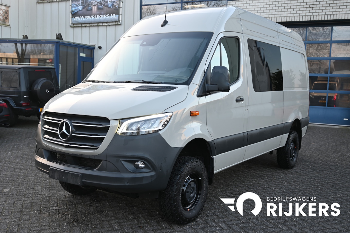 Mercedes-Benz Sprinter - 319 CDI 4x4 L2H2 AWD Draaistoelen, MBUX 10.25 met 360 graden camera, LED, Etc. - AutoWereld.nl
